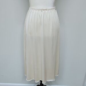 Vanity Fair Cream Midi Half Slip SIZE Small